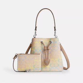 Bolso tipo cubeta Rowan en Signature Canvas