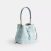 Bolso tipo cubeta Rowan en Signature Canvas