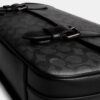 Bolso tipo mensajero Hitch en Signature Canvas