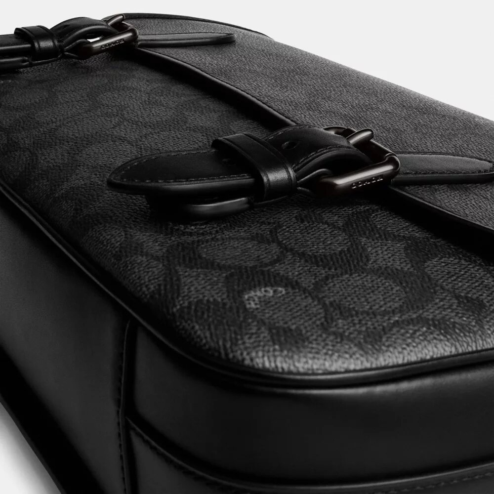 Bolso tipo mensajero Hitch en Signature Canvas