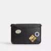 Bolso tipo mensajero Hitch en Signature Canvas con parches