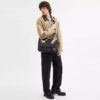Bolso tipo mensajero Hitch en Signature Canvas con parches