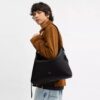Bolso tipo mensajero Mott 38