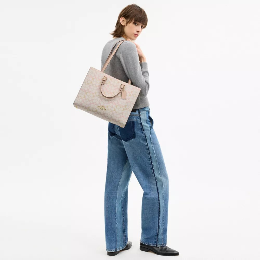 Bolso tipo Tote Maggie en Signature Canvas
