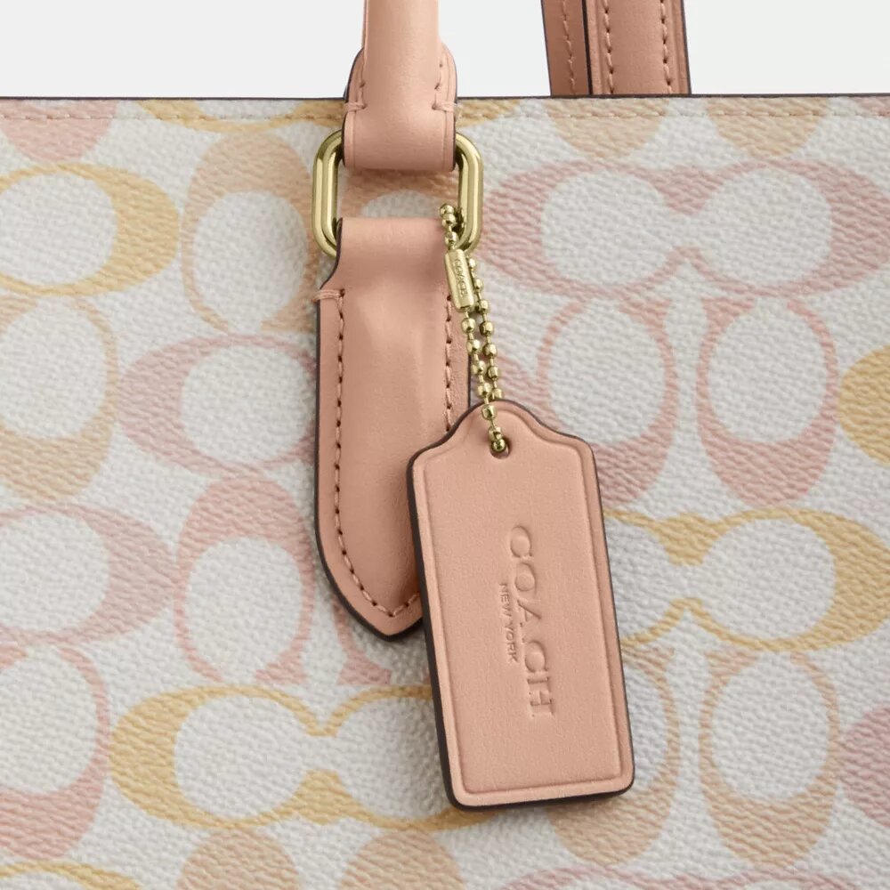 Bolso tipo Tote Maggie en Signature Canvas