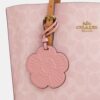 Bolso Tote Mollie de 25 pulgadas en Signature Canvas con Charms
