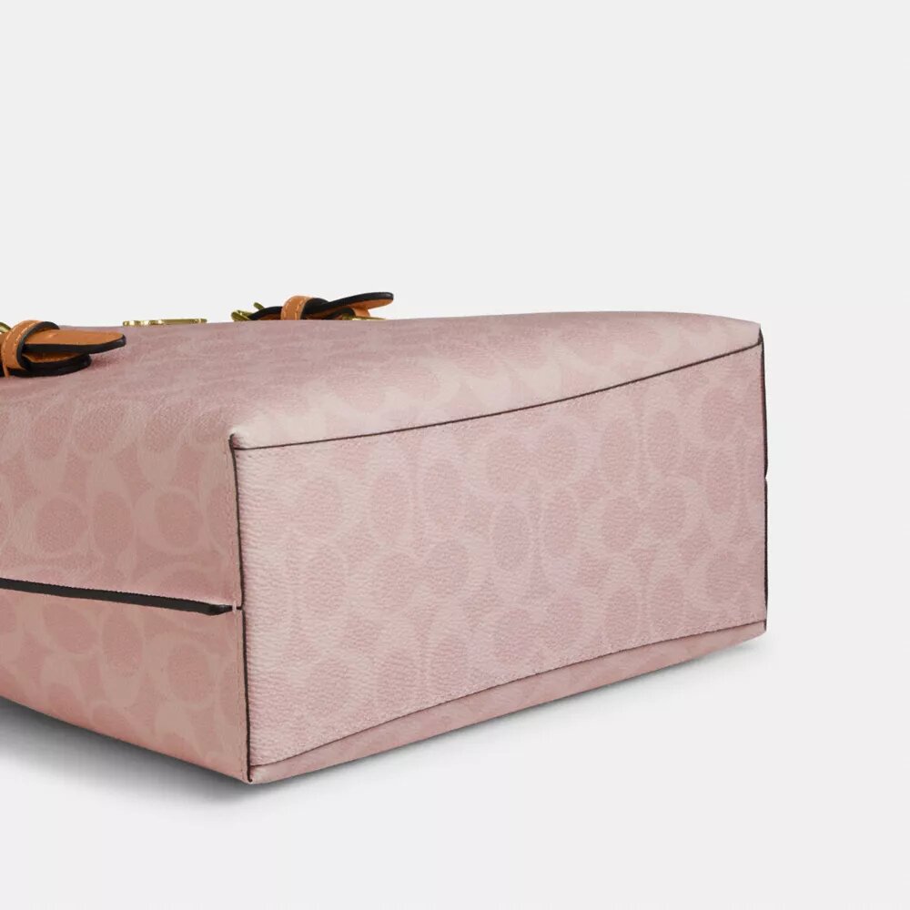 Bolso Tote Mollie de 25 pulgadas en Signature Canvas con Charms