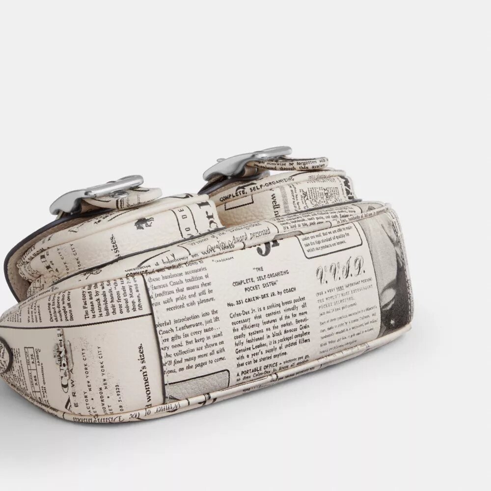 Bolsos de hombro Ashton con estampado de periódico