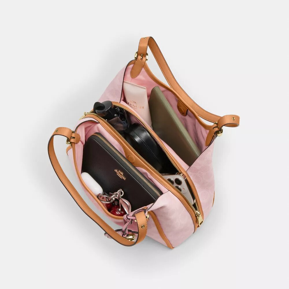 Bolsos de hombro Erin en Signature Canvas con Charms