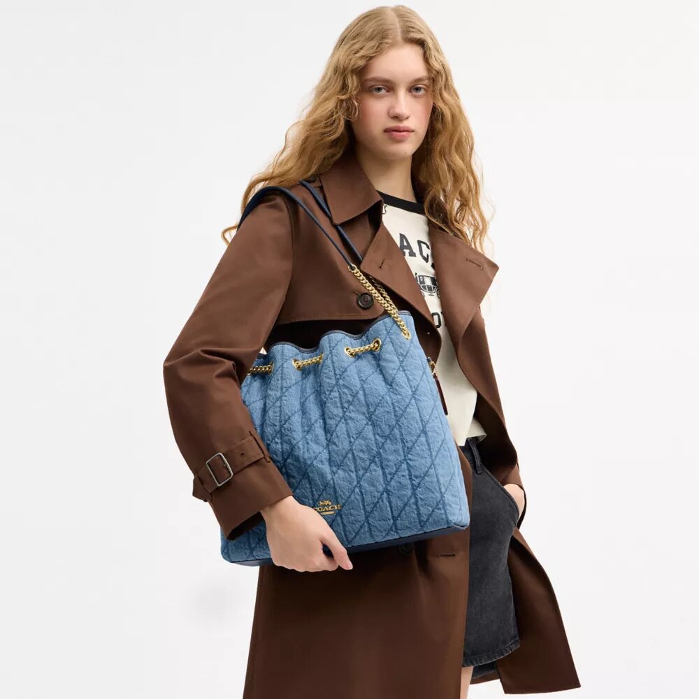 Bolsos de hombro grandes Evelyn en algodón regenerativo con acolchado