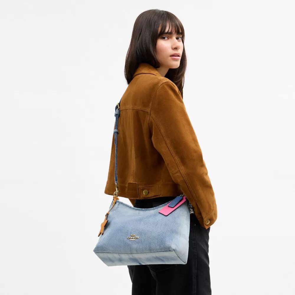 Bolsos de hombro Laurel en denim desgastado con Charms