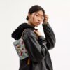 Bolsos de hombro Tabby 20 con bordado de cerezas