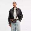 Bolsos de hombro Tabby de 26 pulgadas en Signature Canvas