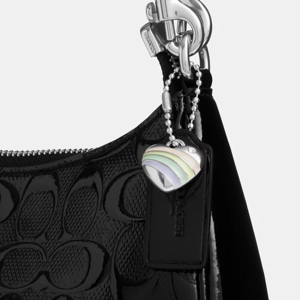 Bolsos de hombro Teri en cuero exclusivo con dije de corazón