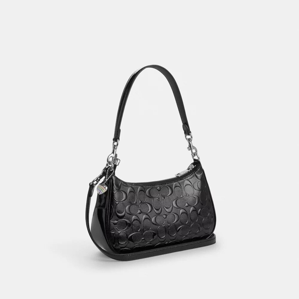 Bolsos de hombro Teri en cuero exclusivo con dije de corazón