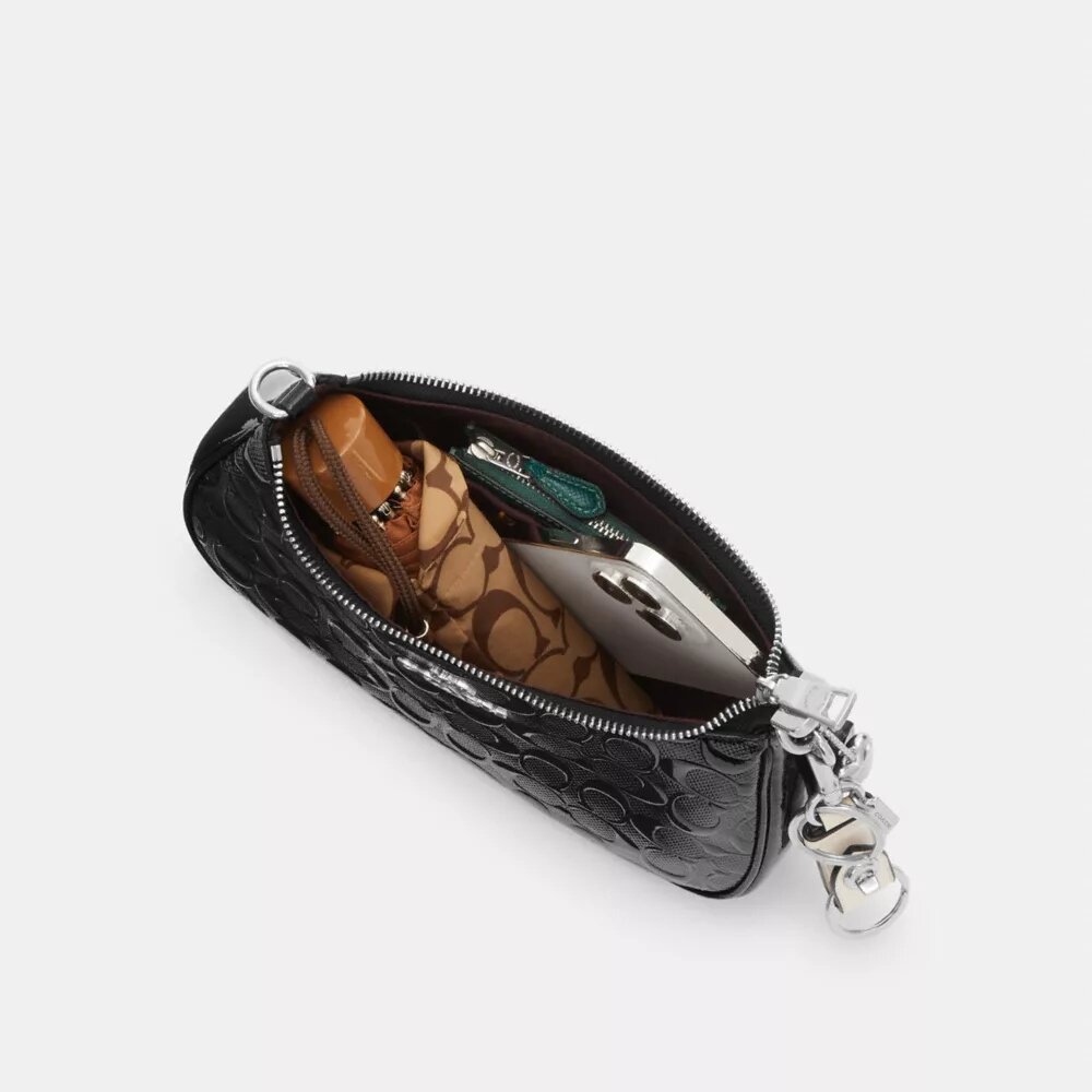 Bolsos de hombro Teri en cuero exclusivo con dije de corazón