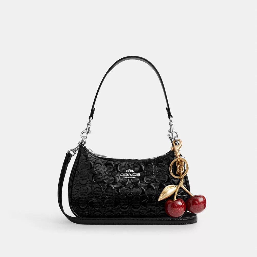 Bolsos de hombro Teri en cuero exclusivo con dije de corazón
