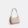 Bolsos de hombro Teri en Signature Canvas