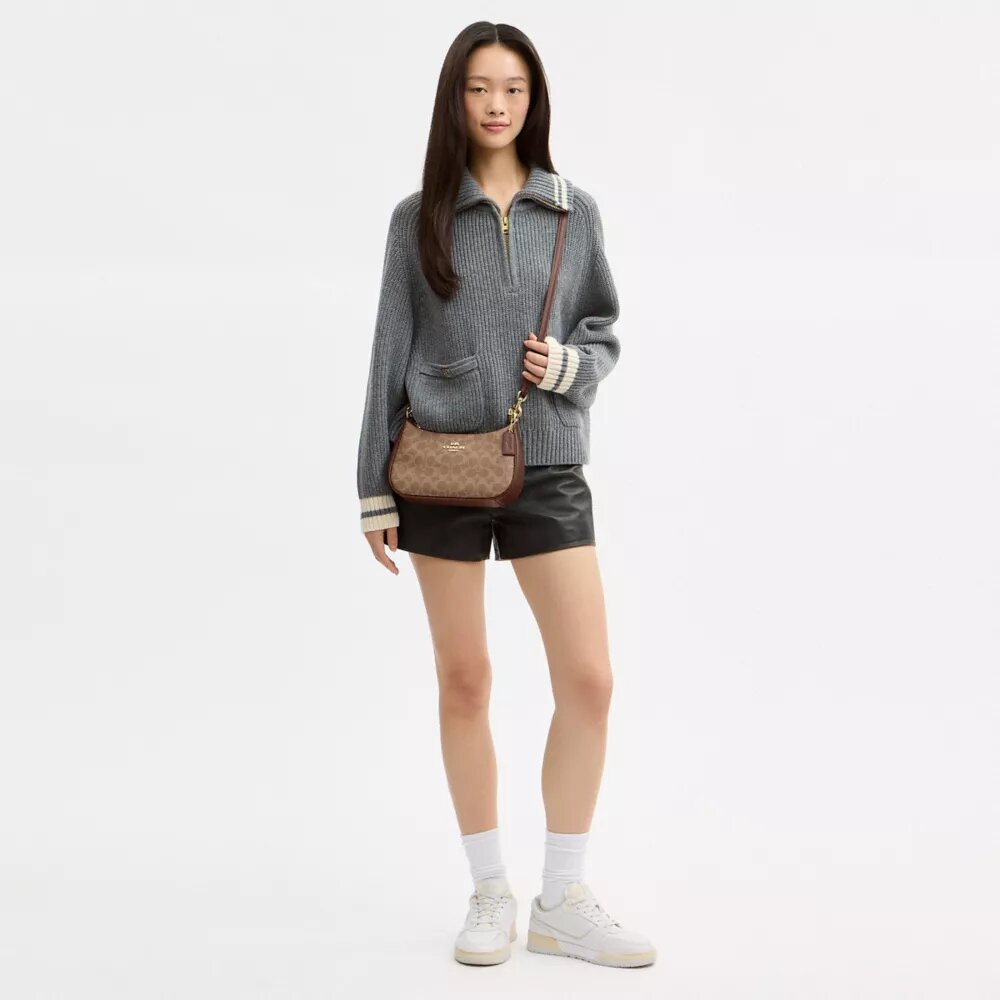Bolsos de hombro Teri en Signature Canvas