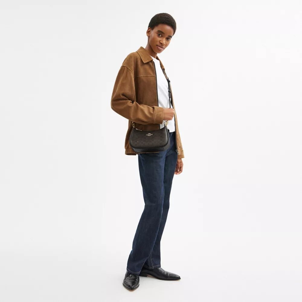 Bolsos de hombro Teri en Signature Canvas