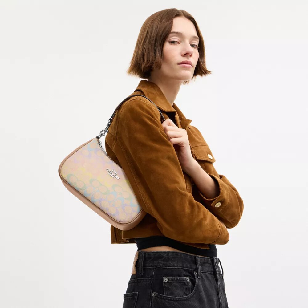 Bolsos de hombro Teri en Signature Canvas Rainbow