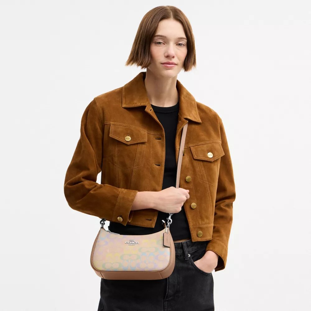 Bolsos de hombro Teri en Signature Canvas Rainbow