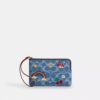 Bolsos de pulsera con cremallera en las esquinas en denim característico