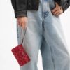 Bolsos de pulsera con cremallera en las esquinas en denim característico