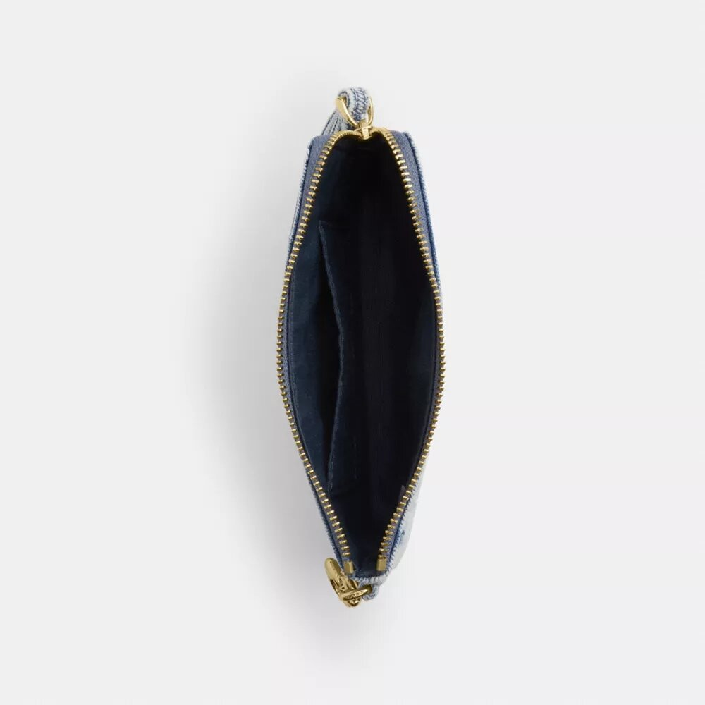 Bolsos de pulsera con cremallera en las esquinas en denim desgastado con Charms