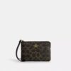 Bolsos de pulsera con cremallera en las esquinas en Signature Canvas