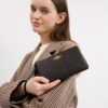 Bolsos de pulsera grandes con cremallera en esquina en Signature Canvas