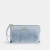 Bolsos de pulsera grandes con cremallera en las esquinas en denim desgastado