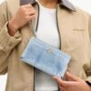 Bolsos de pulsera grandes con cremallera en las esquinas en denim desgastado