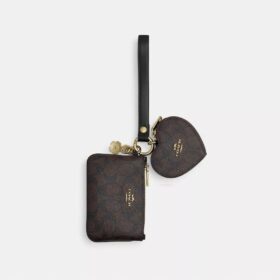 Bolsos de pulsera y neceser en forma de corazón en Signature Canvas con Charms