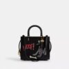 Bolsos Rogue 25 de Disney x Coach con Pluto
