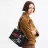 Bolsos Rogue 25 de Disney x Coach con Pluto