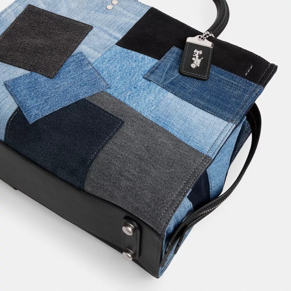 Bolsos Rogue con patchwork de mezclilla reciclada