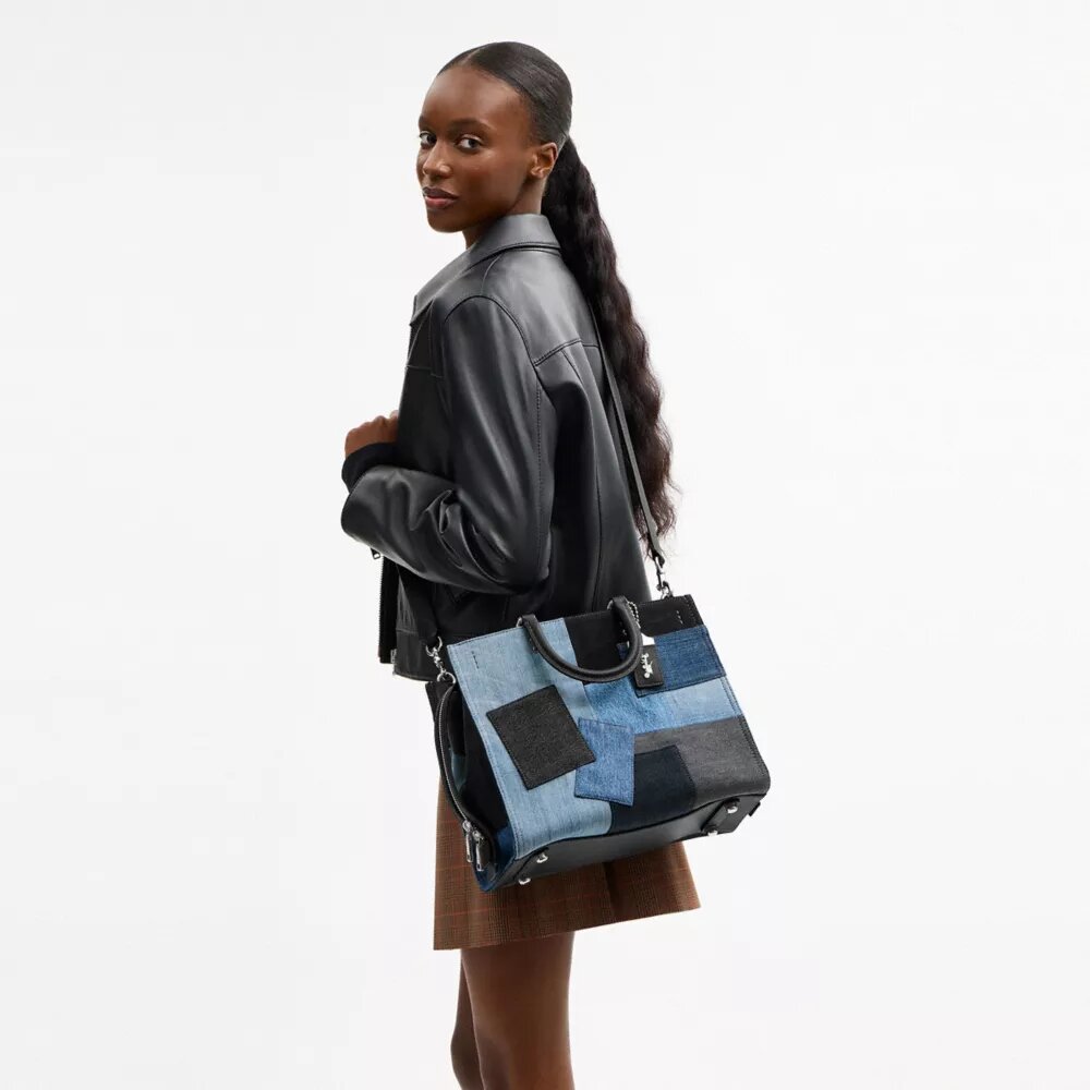 Bolsos Rogue con patchwork de mezclilla reciclada