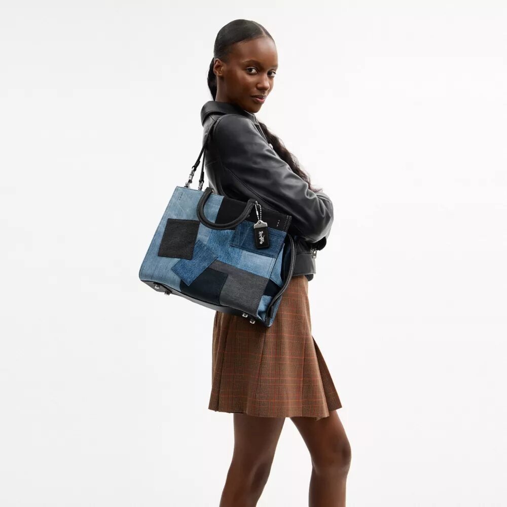 Bolsos Rogue con patchwork de mezclilla reciclada