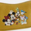 Bolsos Swinger de Disney x Coach en cuero regenerativo con Mickey Mouse y sus amigos