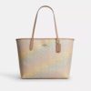 Bolsos Tote City en Signature Canvas