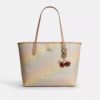 Bolsos Tote City en Signature Canvas