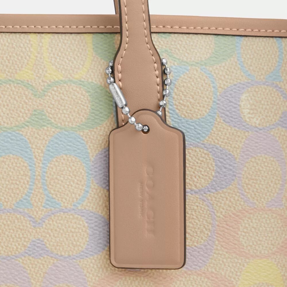Bolsos Tote City en Signature Canvas