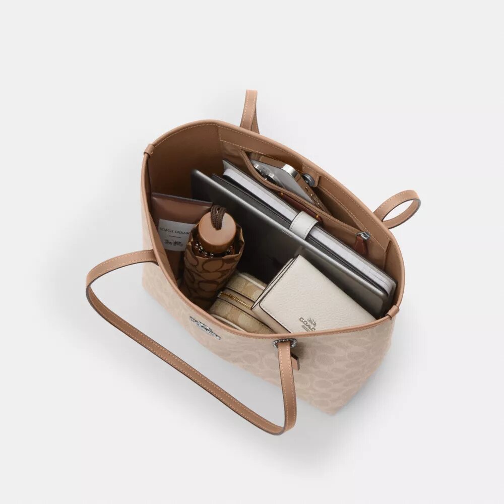 Bolsos Tote City mediano en Signature Canvas