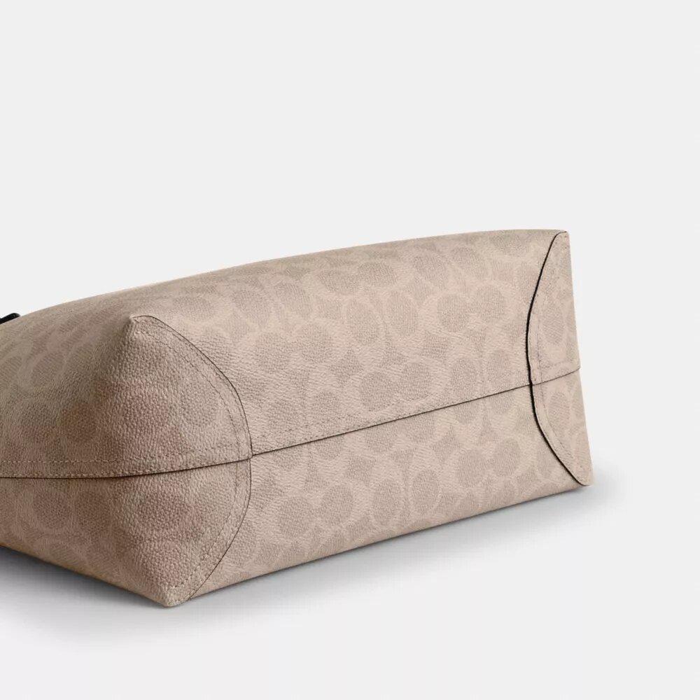 Bolsos Tote City mediano en Signature Canvas