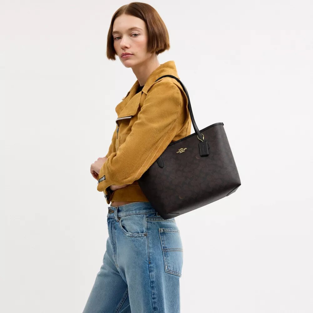 Bolsos Tote City mediano en Signature Canvas