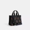 Bolsos Tote Disney X Coach Cargo 26 con Mickey Mouse en lona de algodón regenerativo