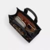 Bolsos Tote Disney X Coach Cargo 26 con Mickey Mouse en lona de algodón regenerativo