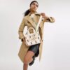 Bolsos Tote Disney X Coach Cargo 26 con Mickey Mouse en lona de algodón regenerativo