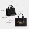 Bolsos Tote Disney X Coach Cargo 26 con Mickey Mouse en lona de algodón regenerativo